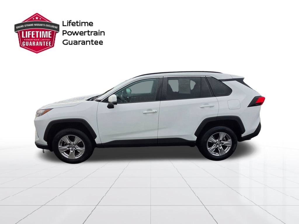Used 2022 Toyota RAV4 XLE w/ Convenience Package FWD image 2