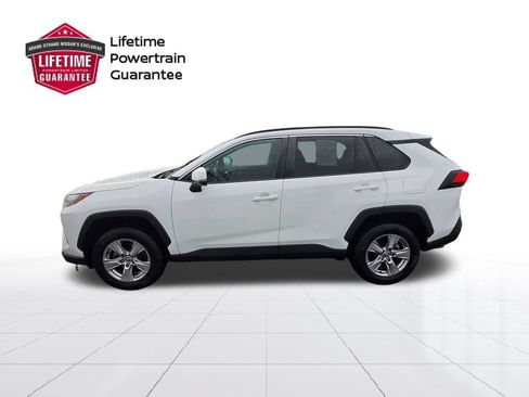 Used 2022 Toyota RAV4 XLE w/ Convenience Package FWD image 2