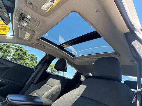 Used 2021 Chevrolet Malibu LT FWD image 23