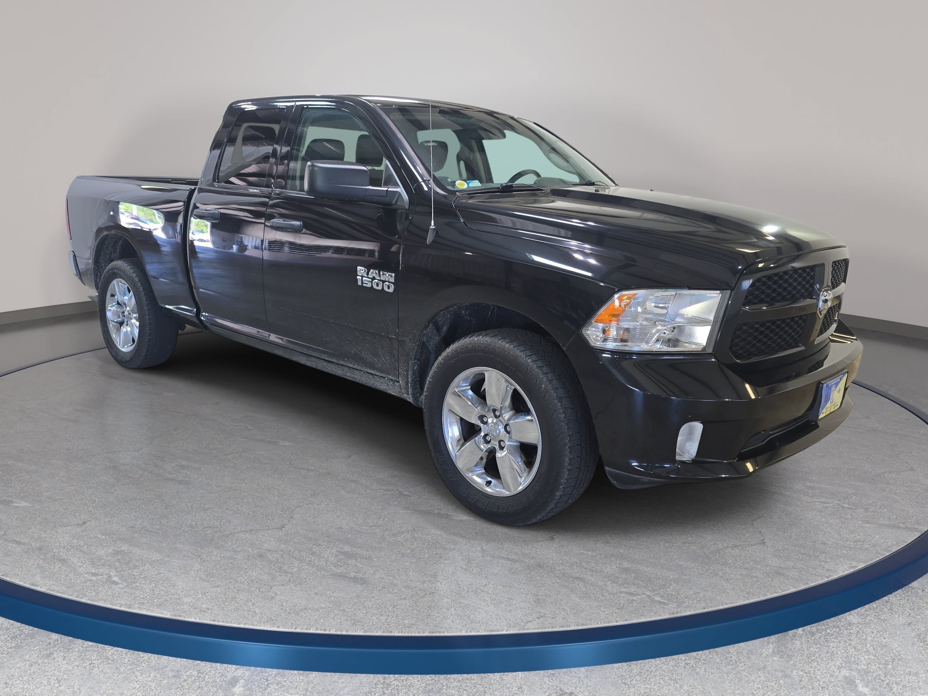 Used 2018 RAM 1500 Express w/ Express Value Package AWD/4WD image 4