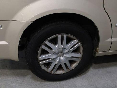 Used 2010 Chrysler Town & Country Touring FWD image 23