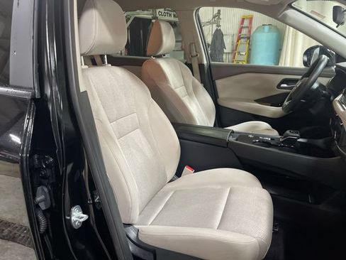 Used 2024 Nissan Rogue SV FWD image 23