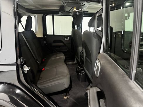 Used 2019 Jeep Wrangler Unlimited Sahara w/ Uconnect 4C Nav & Sound Group AWD/4WD image 23