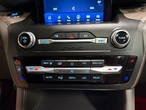 Used 2020 Ford Explorer Platinum w/ Premium Technology Package AWD/4WD image 44