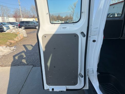 Used 2014 Ford E-250 and Econoline 250 w/ Power Group image 13