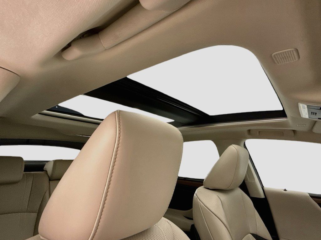 Used 2024 Lexus ES 350 Ultra Luxury w/ Accessory Package (Z2) FWD image 17
