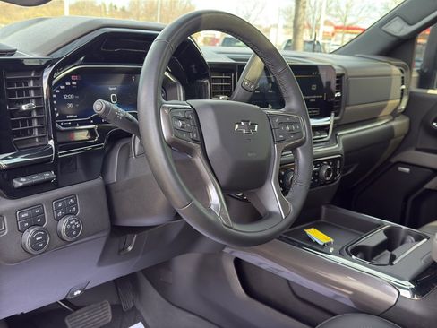 Used 2024 Chevrolet Silverado 2500 ZR2 w/ Technology Package image 39