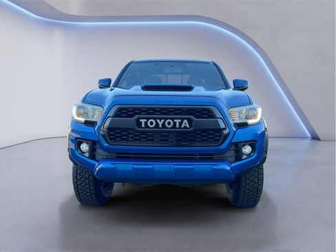 Used 2016 Toyota Tacoma TRD Sport w/ Towing Package image 2