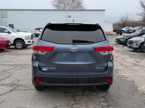 Used 2019 Toyota Highlander XLE image 4