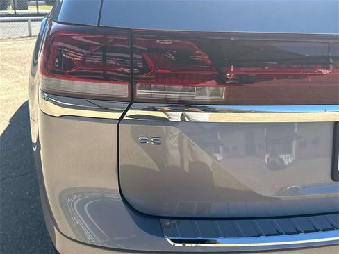 New 2026 Volkswagen Atlas SE FWD image 8