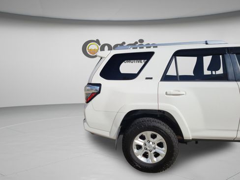 Used 2018 Toyota 4Runner SR5 AWD/4WD image 30