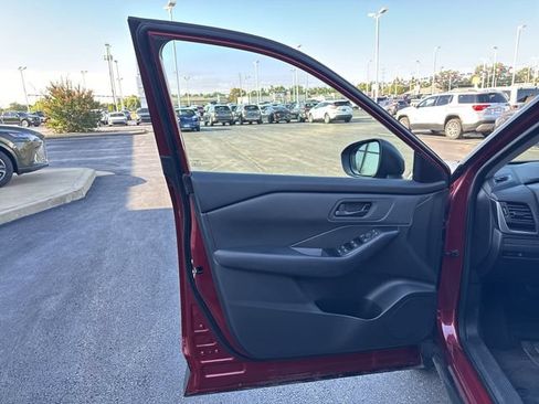 Used 2025 Nissan Rogue S FWD image 9