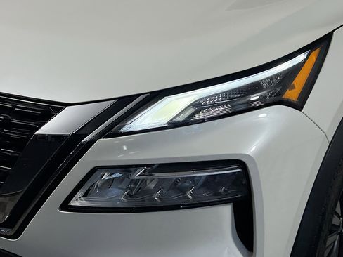 Used 2022 Nissan Rogue SV w/ SV Premium Package image 12