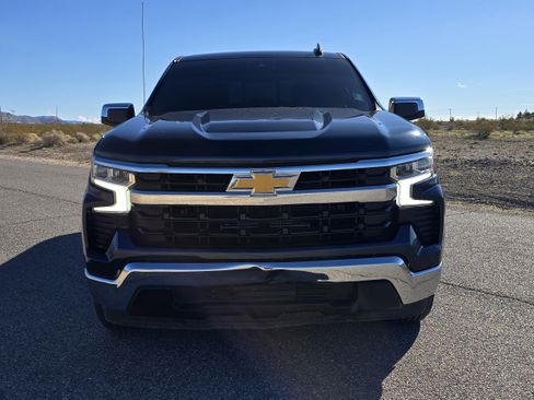 Used 2023 Chevrolet Silverado 1500 LT w/ Convenience Package II image 2