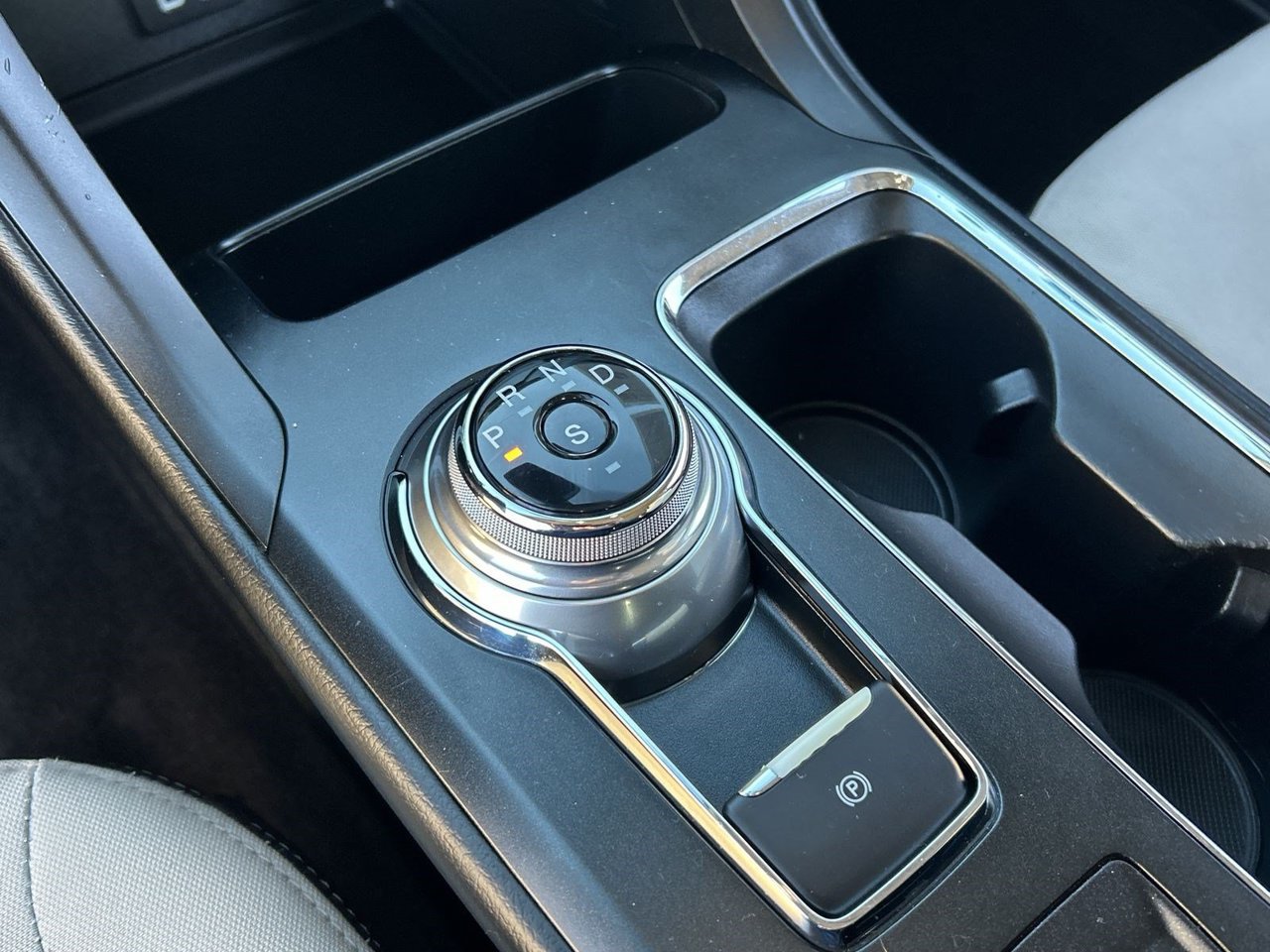 Used 2019 Ford Fusion SE w/ Equipment Group 151A FWD image 26