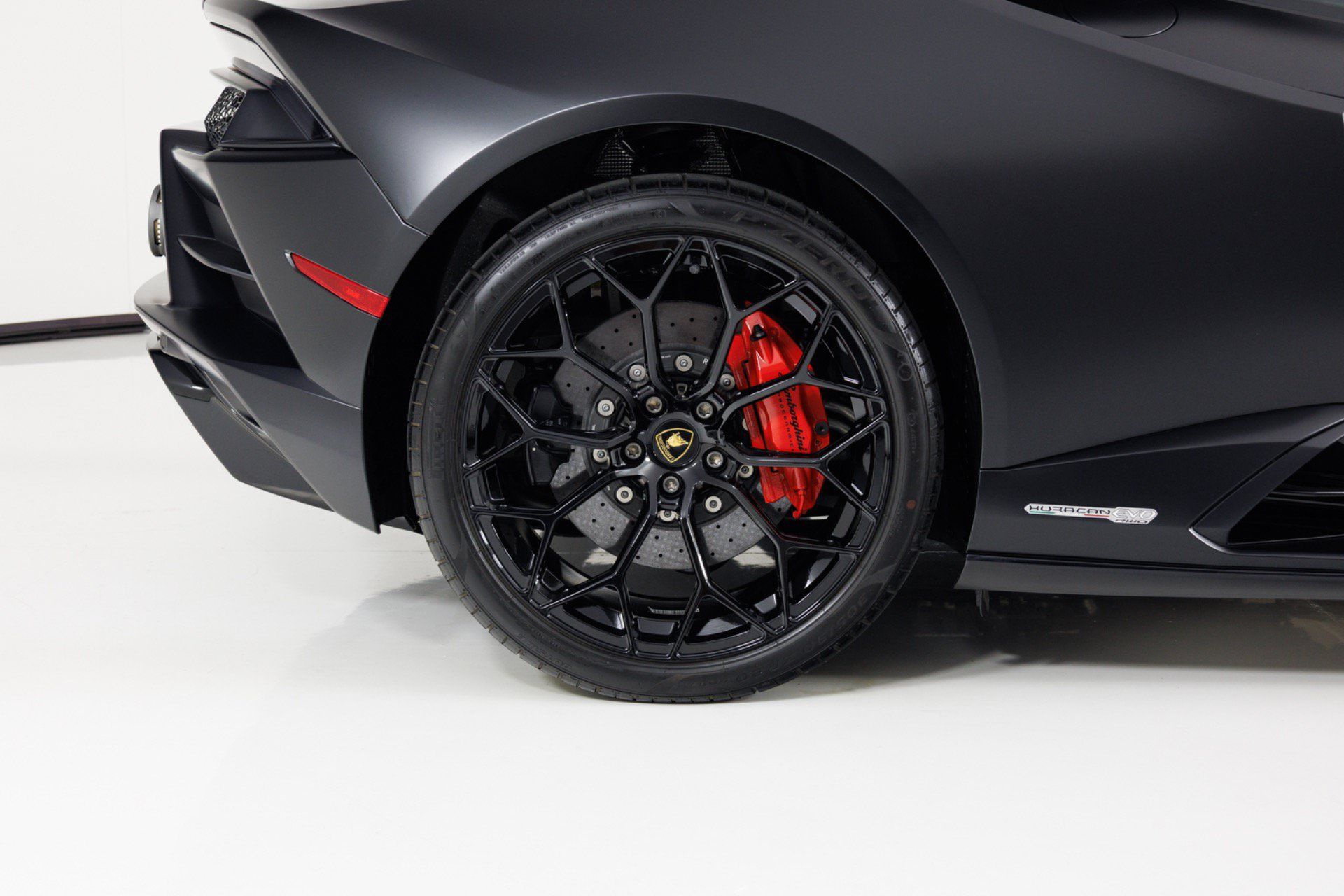 Used 2023 Lamborghini Huracan EVO RWD image 12
