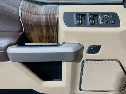 Used 2019 Ford F150 Lariat image 13