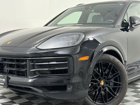 Certified 2024 Porsche Cayenne AWD/4WD image 6