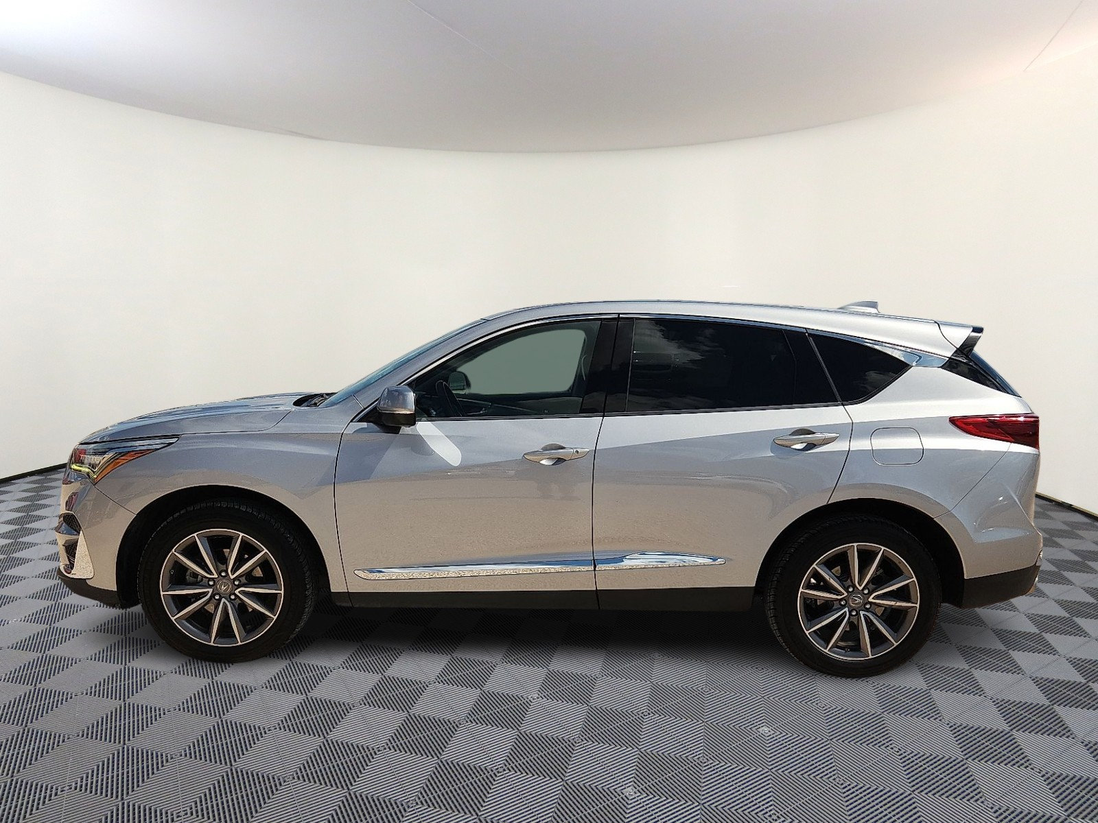Used 2019 Acura RDX w/ Technology Package FWD image 2