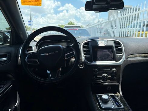 Used 2019 Chrysler 300 Limited RWD image 10