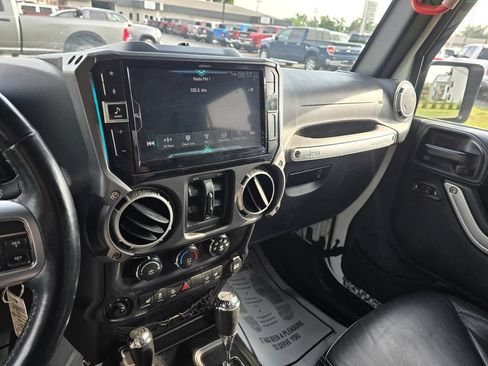 Used 2016 Jeep Wrangler Unlimited Rubicon AWD/4WD image 17