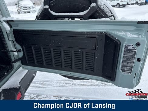 Used 2024 Jeep Wrangler Sahara image 36