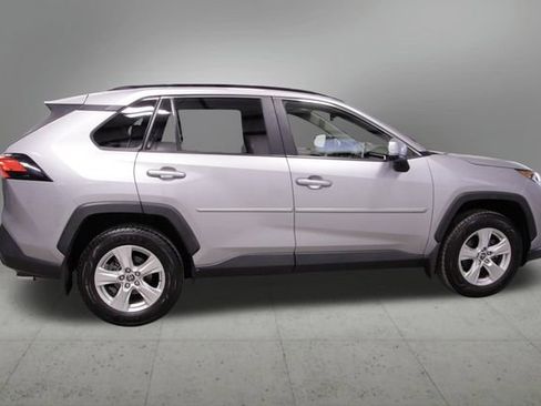 Used 2019 Toyota RAV4 XLE image 6