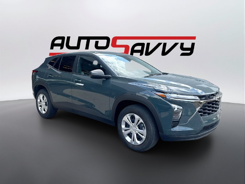 Used 2025 Chevrolet Trax LS FWD image 1
