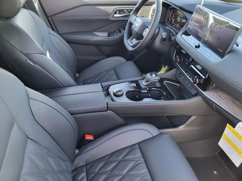 New 2026 Nissan Rogue Platinum image 6