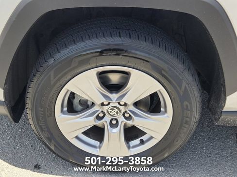 Used 2022 Toyota RAV4 XLE FWD image 16