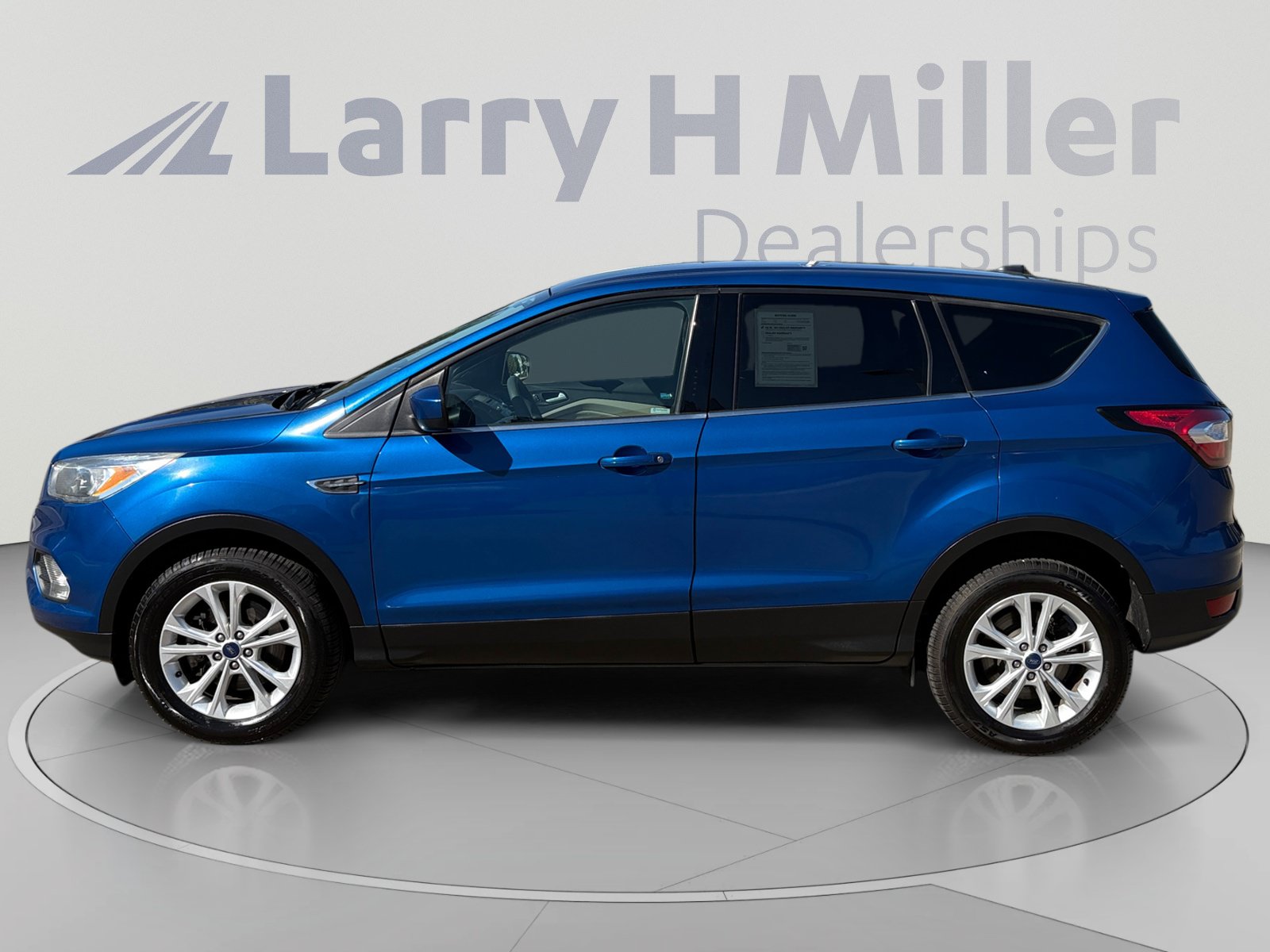Used 2017 Ford Escape SE AWD/4WD image 2