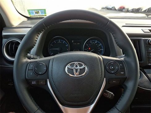 Used 2018 Toyota RAV4 XLE image 19