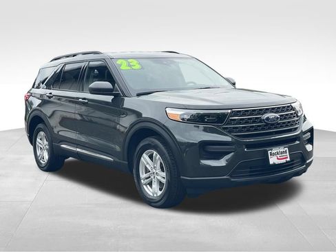 Used 2023 Ford Explorer XLT AWD/4WD image 3