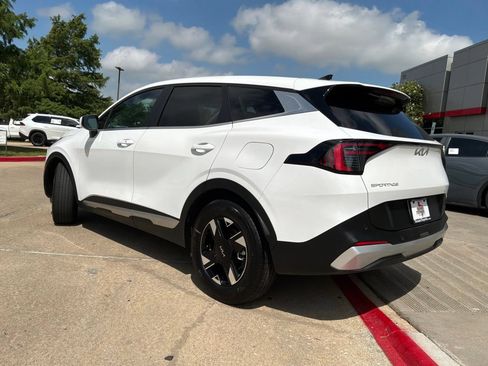 Used 2026 Kia Sportage LX FWD image 8