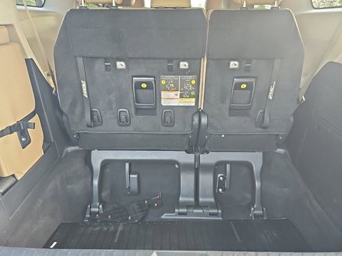 Used 2023 Toyota Sienna XLE FWD image 34