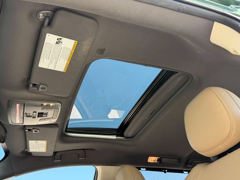 Used 2024 Toyota Sienna XLE FWD image 13