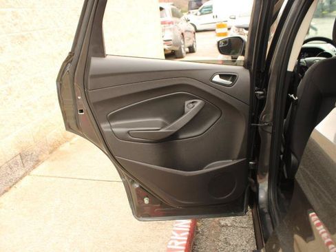 Used 2018 Ford Escape SE FWD image 18
