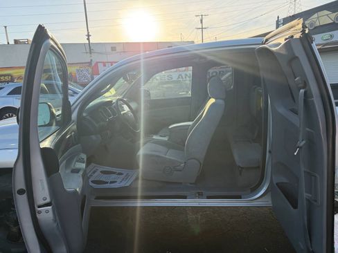 Used 2006 Toyota Tacoma PreRunner RWD image 10