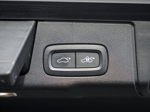 Certified 2023 Volvo XC60 B5 Plus w/ Climate Package image 11