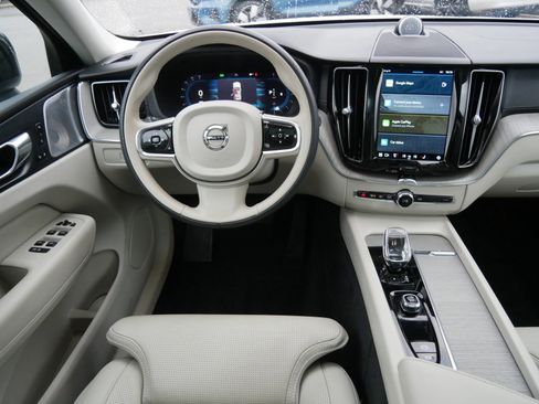 Certified 2023 Volvo XC60 B6 Ultimate w/ Climate Package image 12