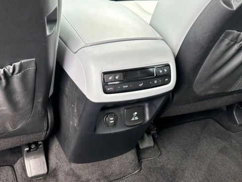 Used 2025 Hyundai Palisade SEL FWD image 17