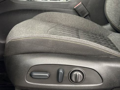 Used 2023 Chevrolet Equinox LT image 12