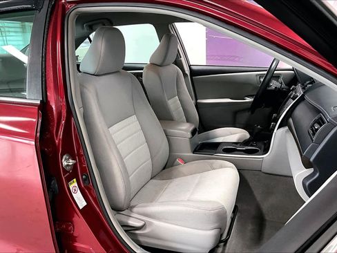 Used 2017 Toyota Camry LE FWD image 11