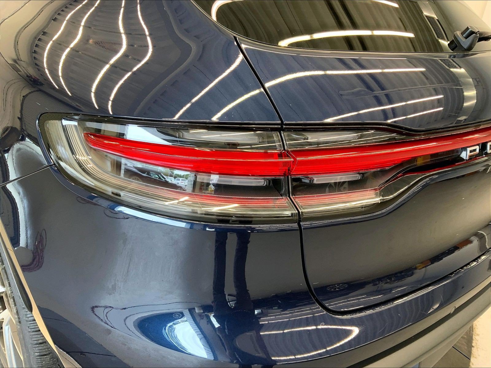 Certified 2023 Porsche Macan AWD/4WD image 30