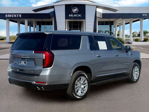 Used 2025 GMC Yukon XL Denali AWD/4WD image 3