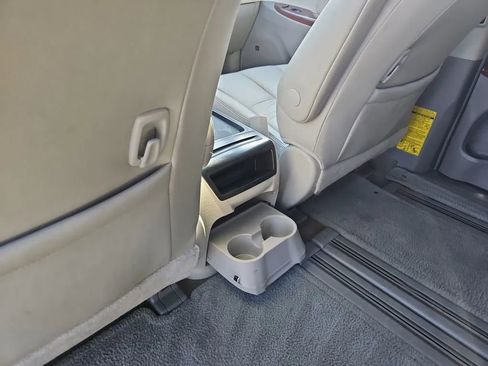 Used 2011 Toyota Sienna XLE image 36