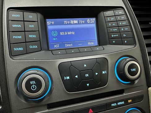 Used 2018 Ford Taurus SEL image 40