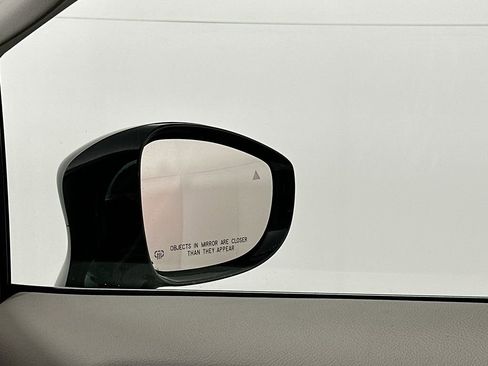 Certified 2024 Chrysler Pacifica Touring-L image 24