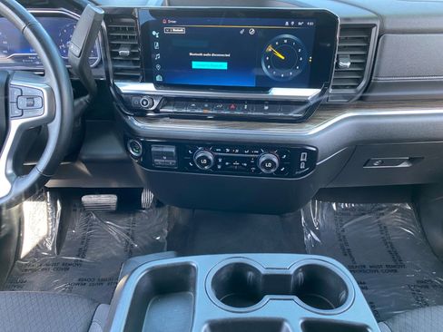 Used 2025 Chevrolet Silverado 1500 LT AWD/4WD image 11