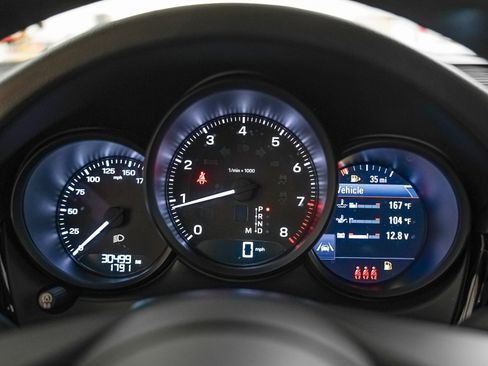 Used 2024 Porsche Macan image 18